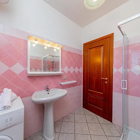 Sette Posti Vicino Al Centro Di Lejlighed San Teodoro (Sardinia)