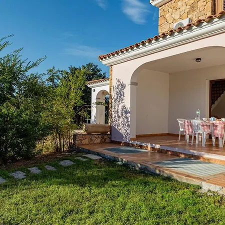 Sette Posti Vicino Al Centro Di San Teodoro (Sardinia)