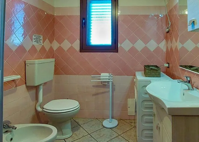 Sette Posti Vicino Al Centro Di San Teodoro (Sardinia)